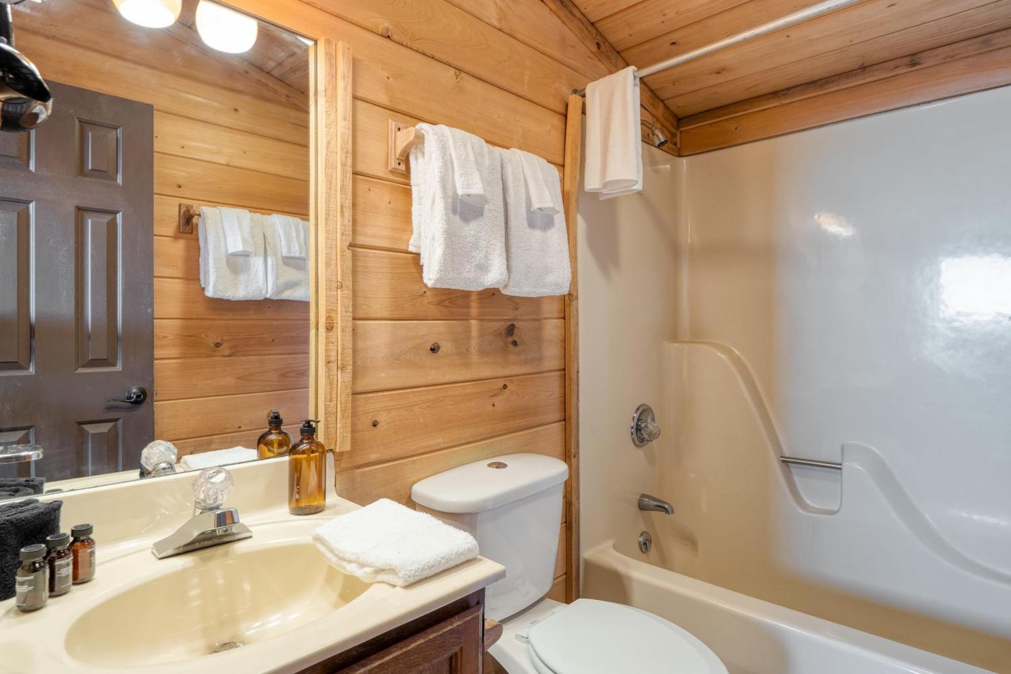 Fontana By Avantstay Gorgeous Mountain Cabin W Views Hot Tub Game Room Gatlinburg Buitenkant foto