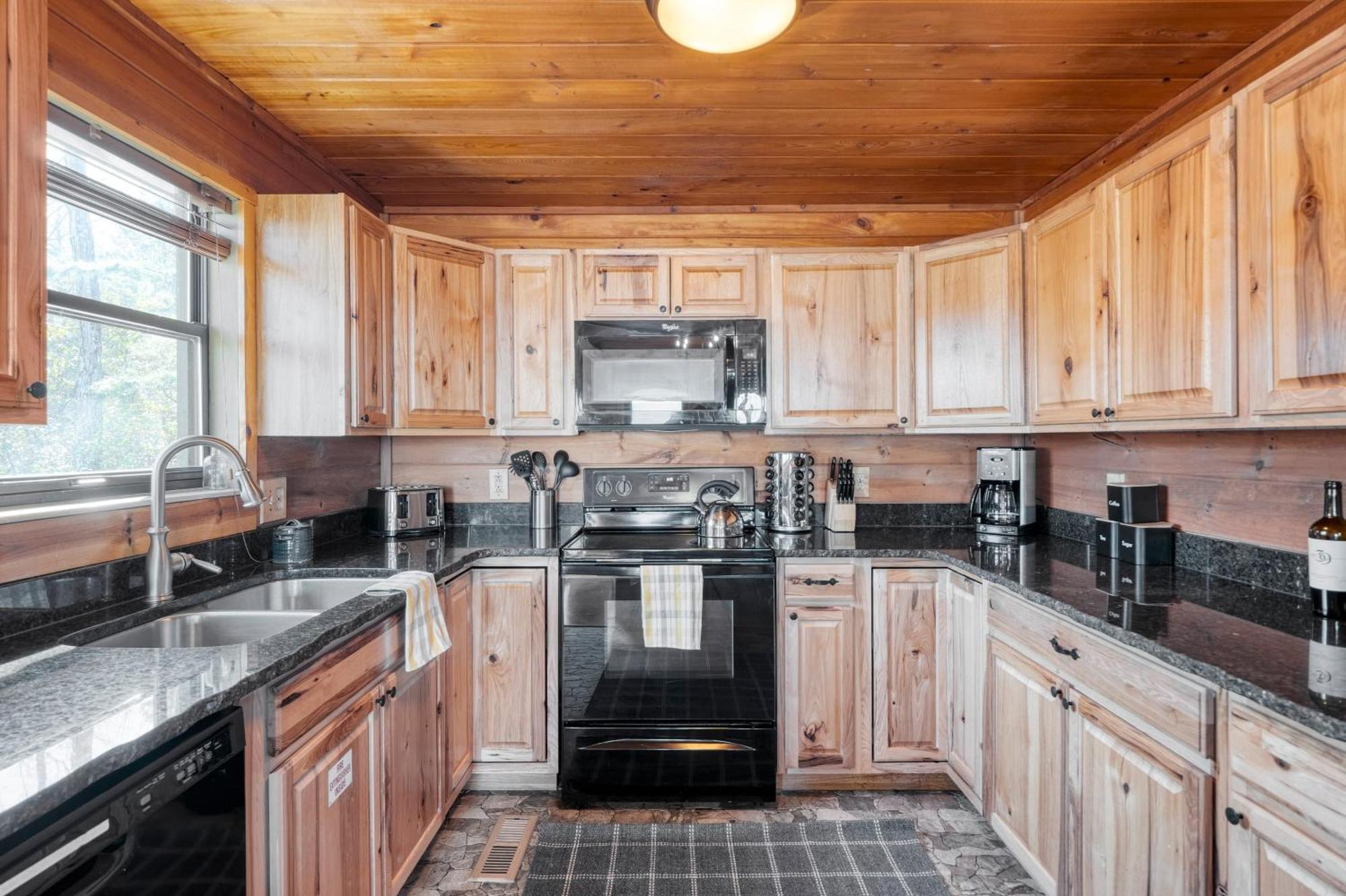 Fontana By Avantstay Gorgeous Mountain Cabin W Views Hot Tub Game Room Gatlinburg Buitenkant foto